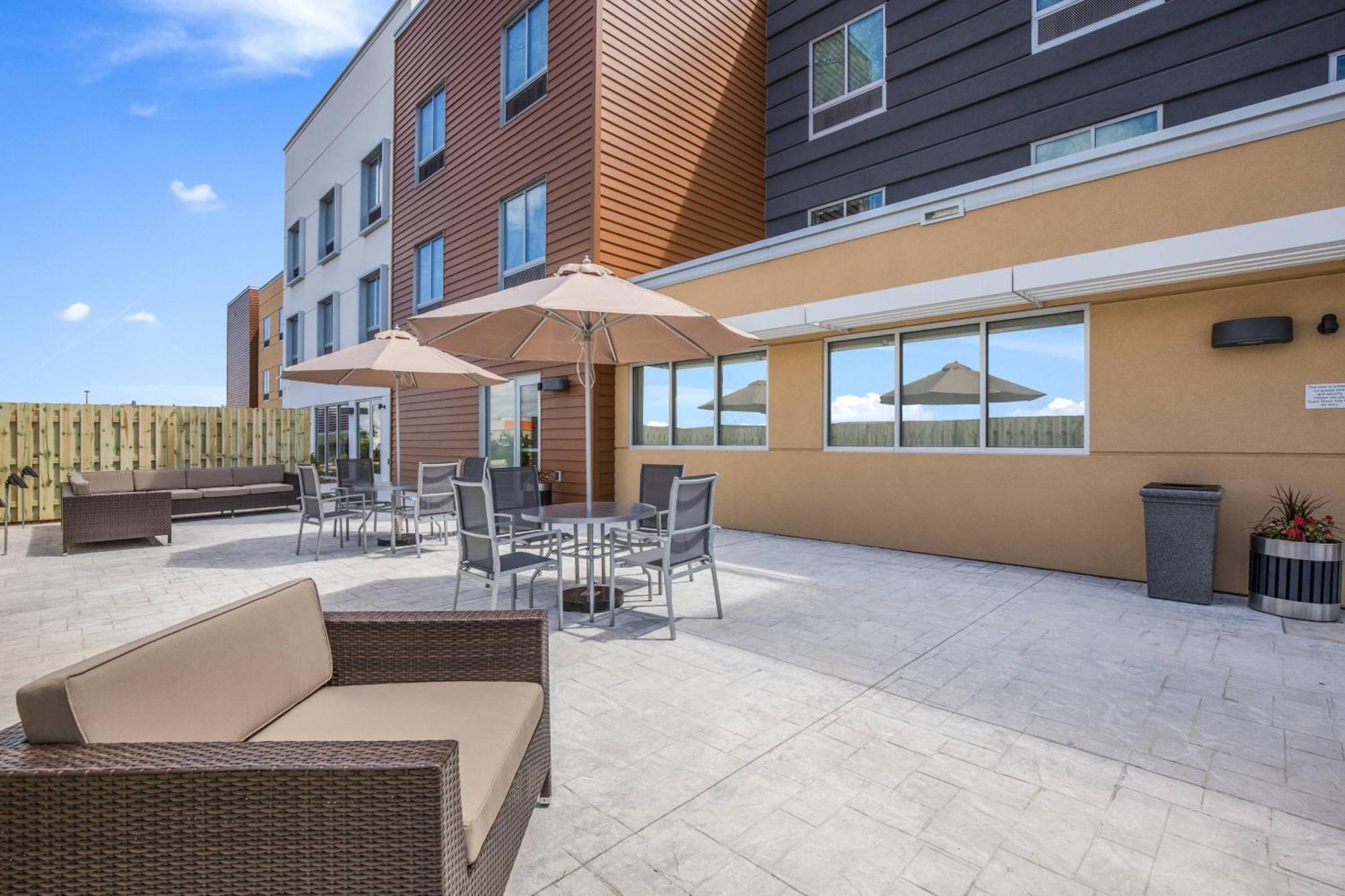 Fairfield Inn & Suites Whitewater エクステリア 写真