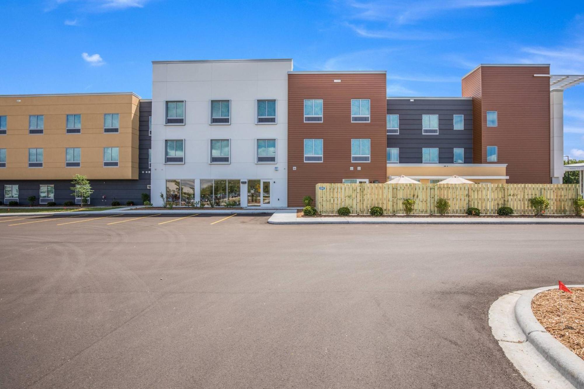 Fairfield Inn & Suites Whitewater エクステリア 写真
