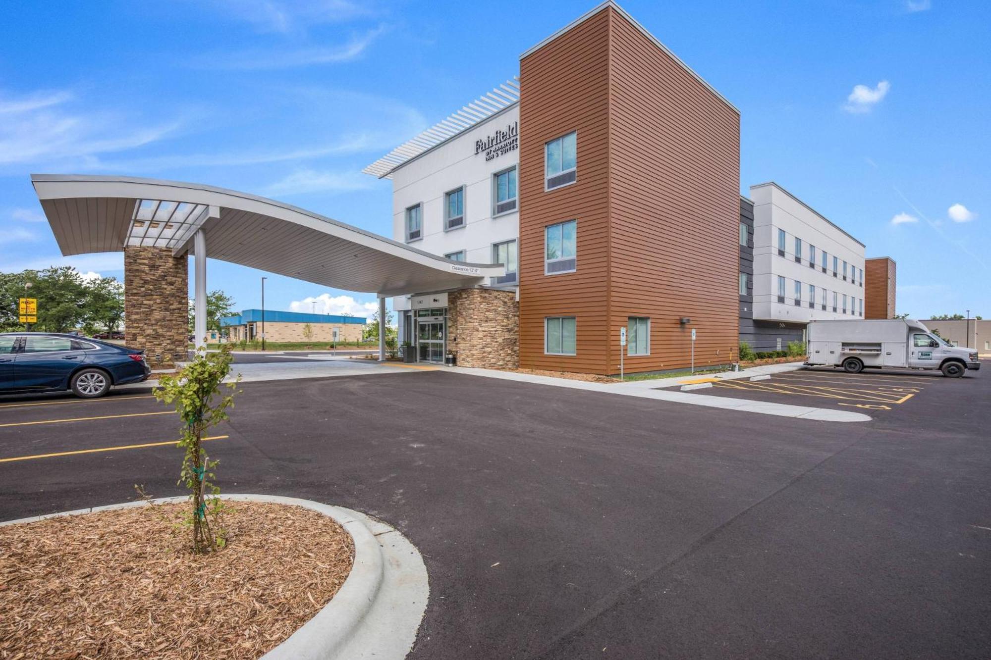 Fairfield Inn & Suites Whitewater エクステリア 写真